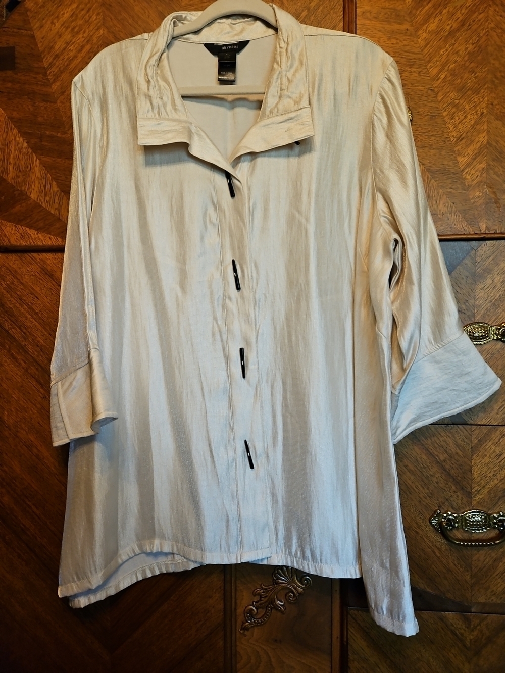 Ali Miles Shimmery Size XL Light Cream Button-Front Women's Top